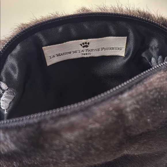 Black Faux Fur zippered bag - Picture 2 of 2